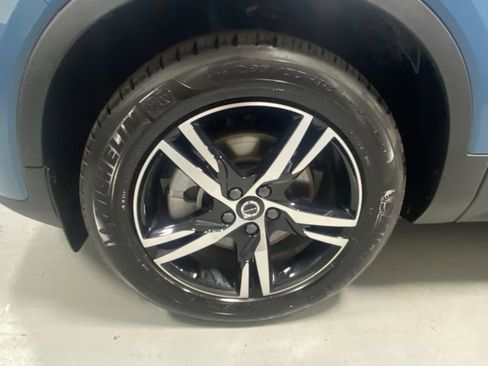 Certified 2025 Volvo XC40 B5 Core image 5