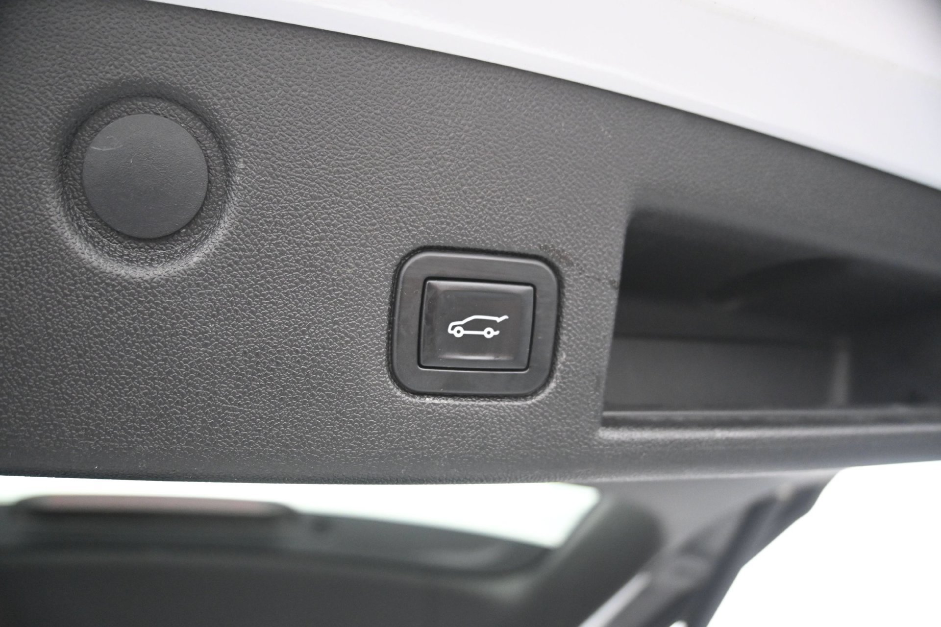 Used 2018 Chevrolet Equinox LT w/ Sun & Infotainment Package FWD image 16