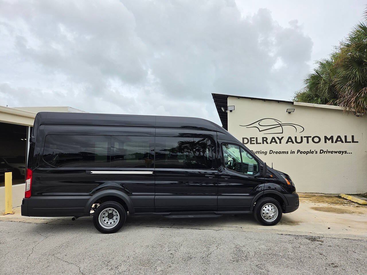 Used 2025 Ford Transit 350 XL RWD image 4