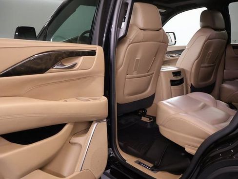 Used 2020 Cadillac Escalade Platinum w/ Escalade Sport Edition AWD/4WD image 27