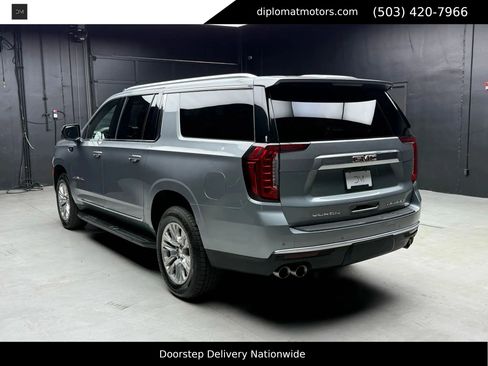 Used 2023 GMC Yukon XL Denali image 5