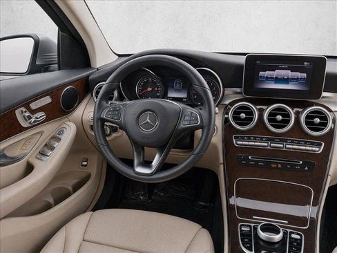 Used 2017 Mercedes-Benz GLC 300 4MATIC image 30