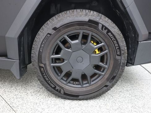 Used 2024 Tesla Cybertruck AWD Crew Cab image 6