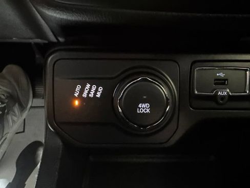 Used 2023 Jeep Renegade Latitude AWD/4WD image 13