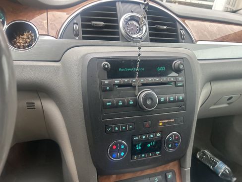 Used 2011 Buick Enclave CXL FWD image 12
