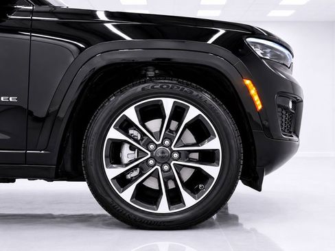 Used 2023 Jeep Grand Cherokee Overland w/ Advanced Protech Group III AWD/4WD image 6