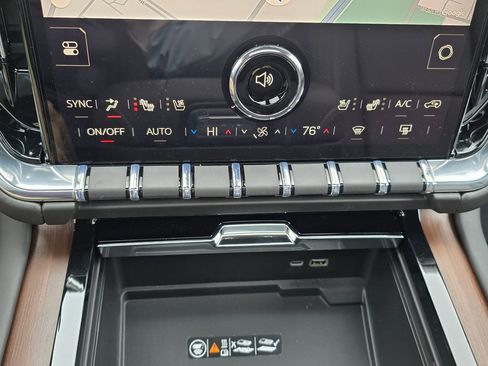 New 2026 GMC Yukon XL Denali w/ Denali Reserve Package image 62