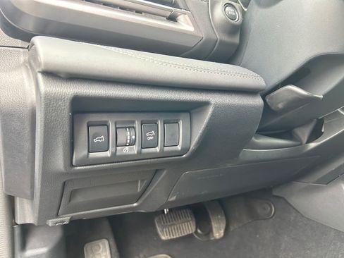 Used 2025 Subaru Outback Limited image 21