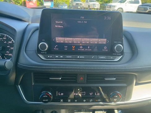 Used 2024 Nissan Rogue SV AWD/4WD image 31