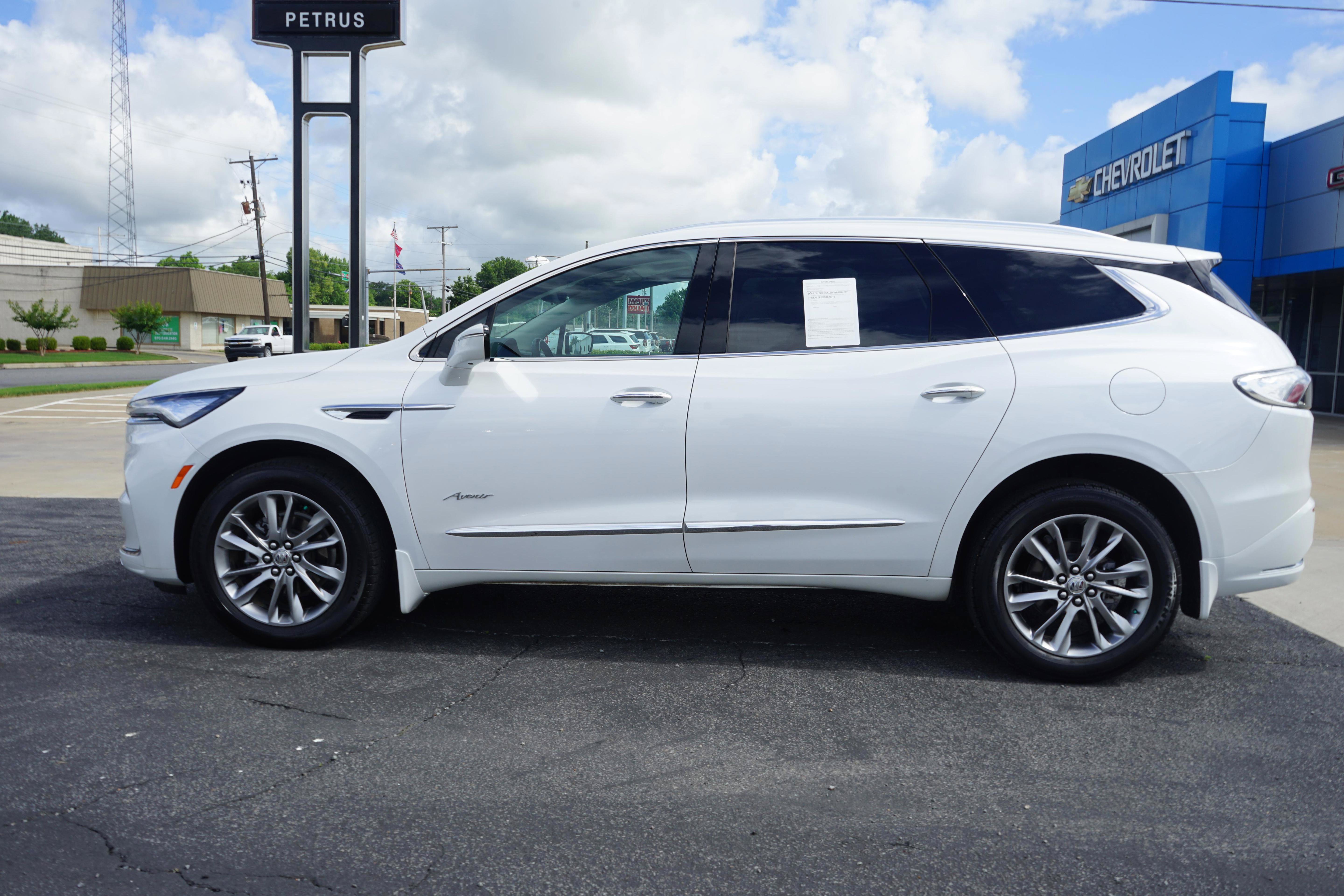 Used 2023 Buick Enclave Avenir AWD/4WD image 2