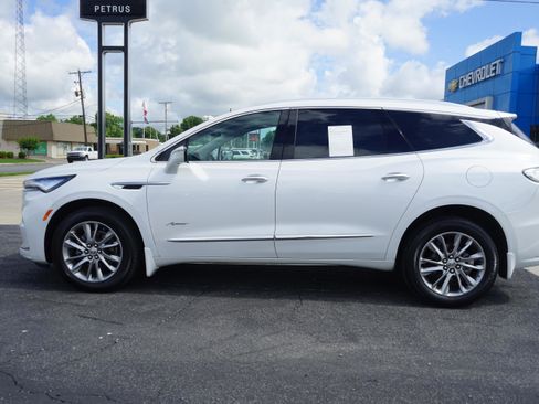 Used 2023 Buick Enclave Avenir AWD/4WD image 2