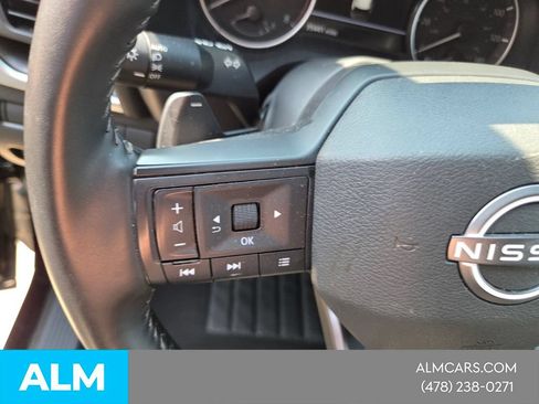 Used 2025 Nissan Rogue SV FWD image 25