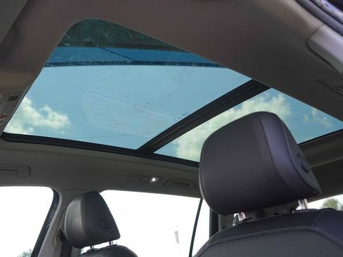 Used 2020 Volkswagen Tiguan SE w/ Panoramic Sunroof Package FWD image 26