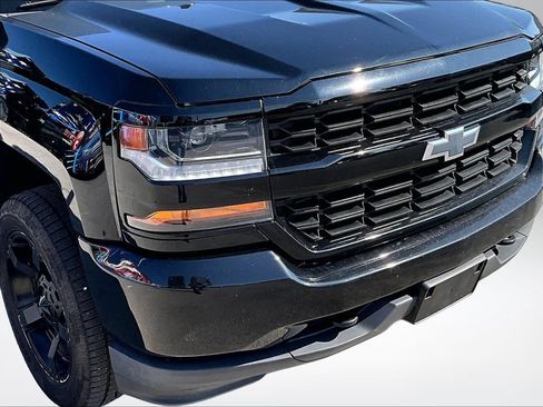 Used 2018 Chevrolet Silverado 1500 Custom w/ Custom Convenience Package AWD/4WD image 28