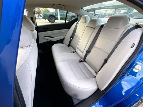 Used 2025 Nissan Altima 2.5 SV FWD image 17