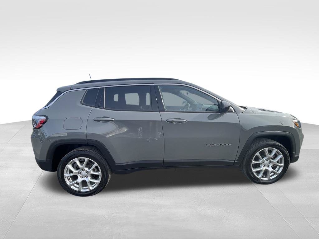 Used 2023 Jeep Compass Latitude AWD/4WD image 11