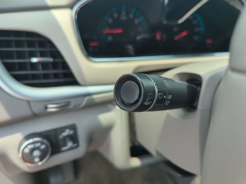 Used 2015 Chevrolet Traverse LT FWD image 21
