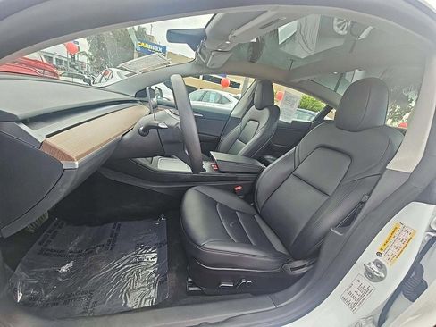 Used 2023 Tesla Model 3 Standard Range image 4