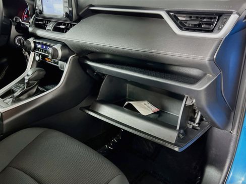 Used 2019 Toyota RAV4 LE FWD image 33