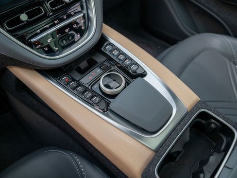 Used 2021 Aston Martin DBX image 23
