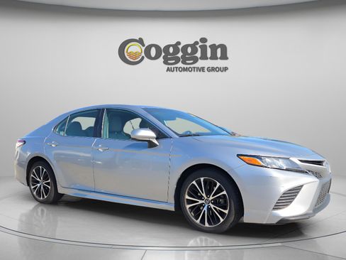 Used 2019 Toyota Camry SE FWD image 7