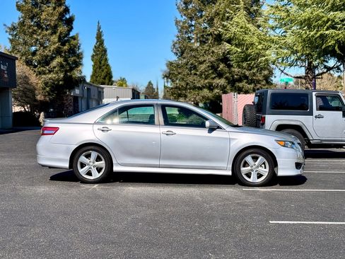 Used 2011 Toyota Camry SE w/ SE Extra-Value Pkg #1 image 2