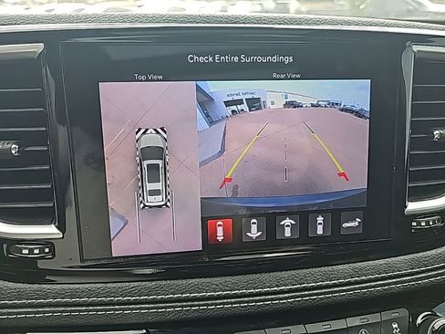 Used 2021 Chrysler Pacifica Limited w/ Uconnect Theater Family Group image 35