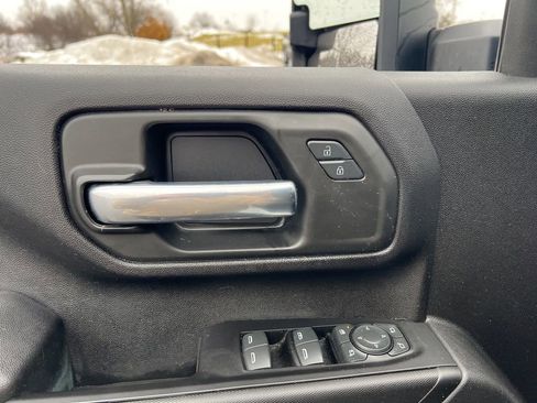 Used 2022 Chevrolet Silverado 2500 Custom w/ Custom Value Package image 10