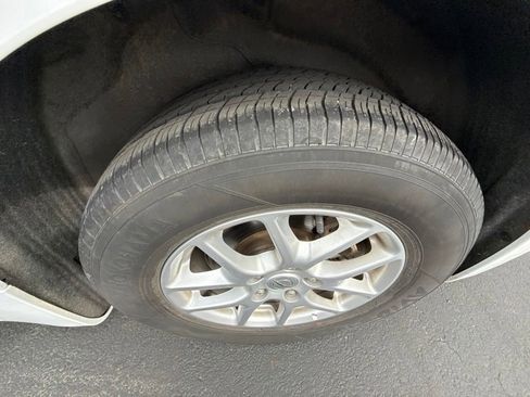 Used 2023 Chrysler Pacifica Touring-L FWD image 13