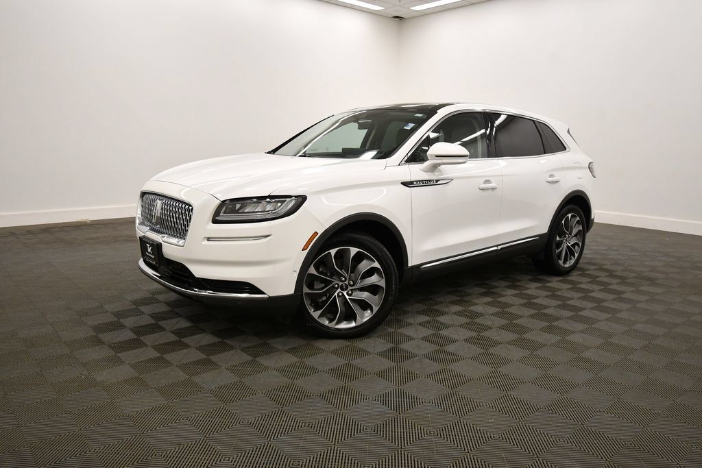 Used 2022 Lincoln Nautilus Reserve w/ Equipment Group 201A AWD/4WD image 2