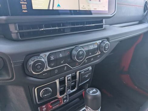 Used 2024 Jeep Wrangler Unlimited Rubicon image 20