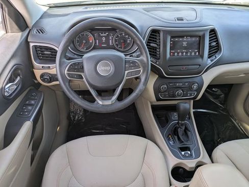 Used 2019 Jeep Cherokee Latitude w/ Popular Appearance Group image 18