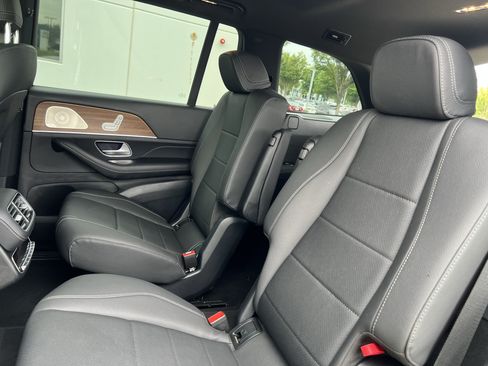 Used 2025 Mercedes-Benz GLS 450 4MATIC w/ AMG Line Exterior image 32