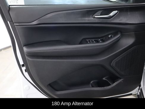 Used 2025 Jeep Grand Cherokee Laredo w/ Luxury Tech Group I AWD/4WD image 13