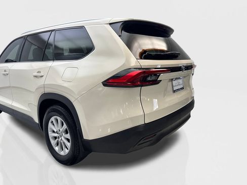 Used 2024 Toyota Grand Highlander FWD image 19