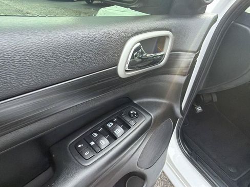 Used 2020 Jeep Grand Cherokee Altitude RWD image 15