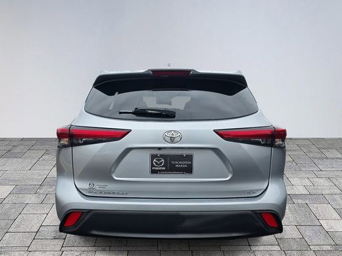 Used 2022 Toyota Highlander XLE image 6