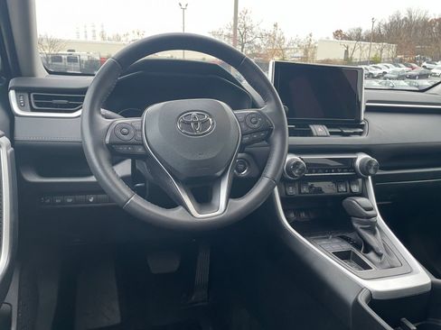 Used 2025 Toyota RAV4 XLE image 34