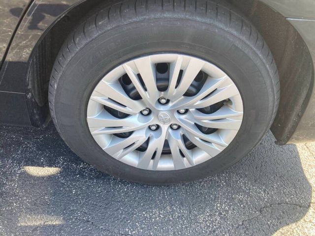 Used 2013 Toyota Camry LE FWD image 27