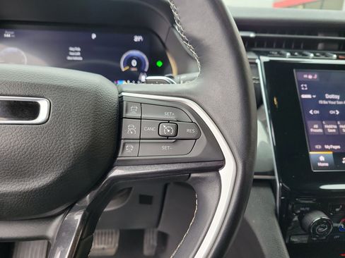 Used 2022 Jeep Grand Cherokee Altitude image 23