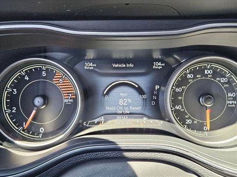 Used 2019 Jeep Cherokee Limited w/ Luxury Group FWD image 11