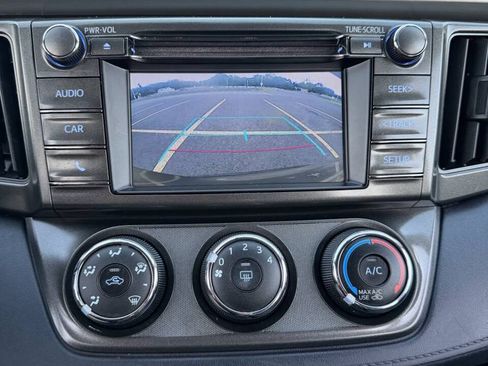 Used 2015 Toyota RAV4 LE AWD/4WD image 10
