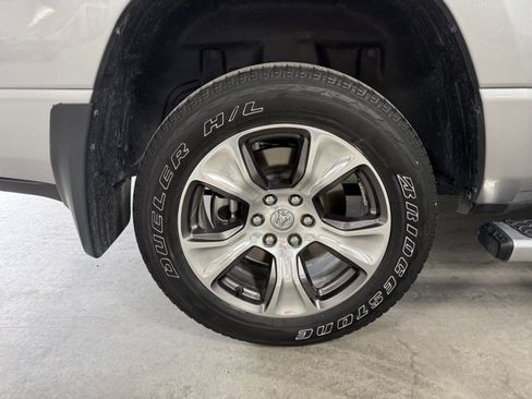 Used 2023 RAM 1500 Laramie AWD/4WD image 5