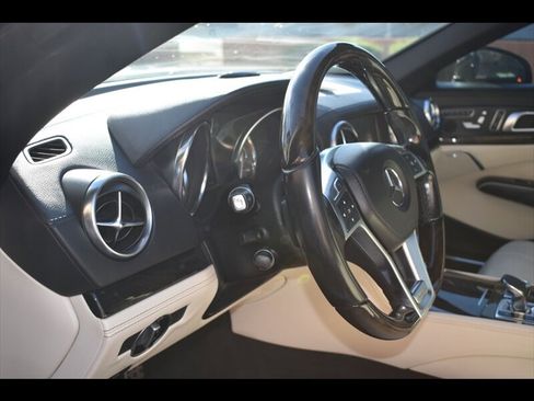 Used 2015 Mercedes-Benz SL 550 w/ Driver Assistance Package image 22