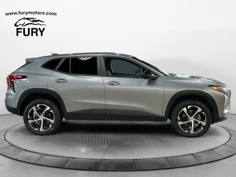 Used 2024 Chevrolet Trax RS w/ Driver Confidence Package FWD image 3