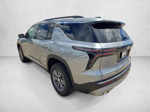 Used 2026 Chevrolet Traverse LT FWD image 8