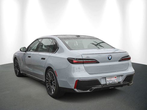Used 2026 BMW 750e xDrive image 4