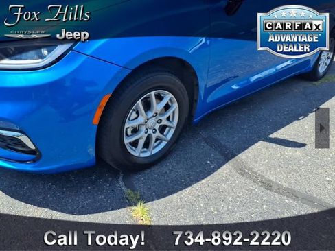 Used 2026 Chrysler Pacifica Select FWD image 5