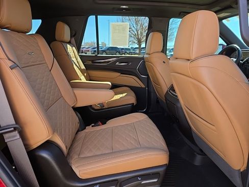 Used 2024 Cadillac Escalade Sport w/ LPO, ONYX Package image 21