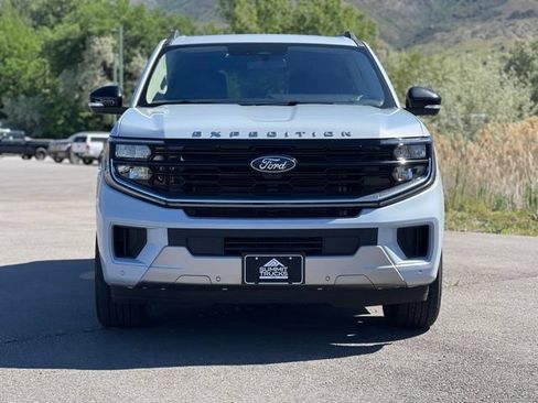 Used 2025 Ford Expedition Platinum AWD/4WD image 3
